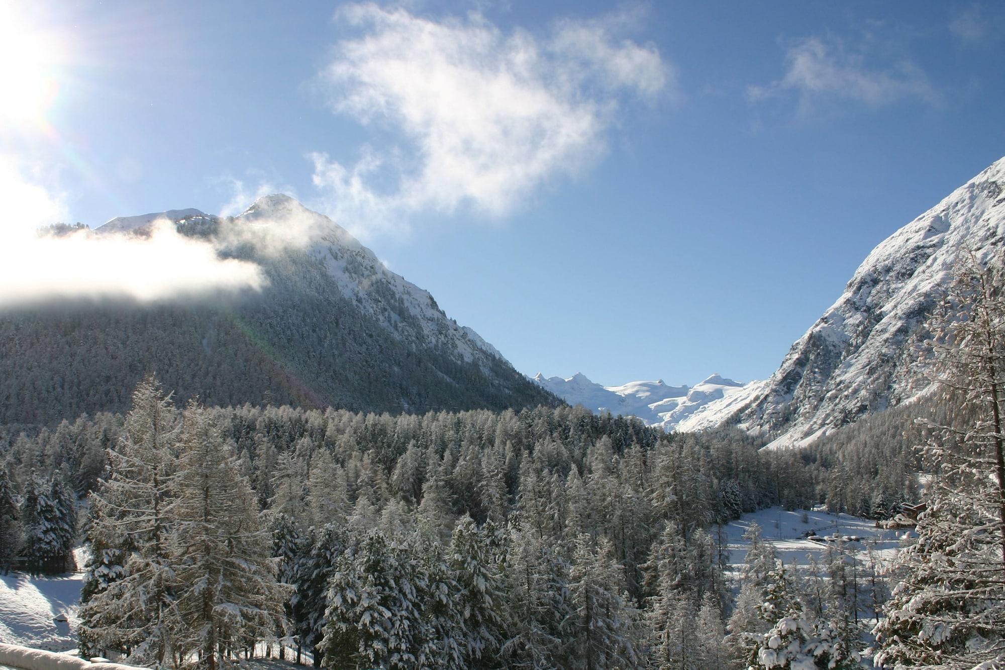 Hotel Saratz Pontresina Bagian luar foto