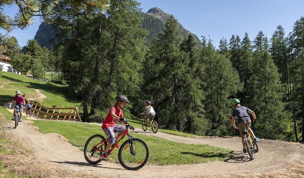 Hotel Saratz Pontresina Bagian luar foto
